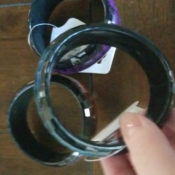 3 plastic bangles - Picture 3 of 6